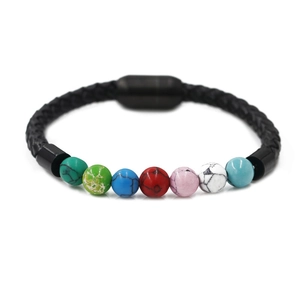 Sette perline di pietra chakra su bracciale in pelle intrecciata nera con chiusura magnetica