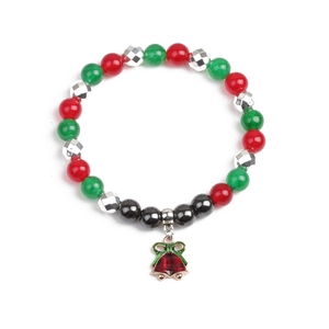 Vue détaillée du bracelet de Noël en hématite avec perles rouges et vertes et grelot