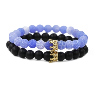 Kronen-Armband-Set für Paare mit blauen Wettersteinen und matten schwarzen Perlen
