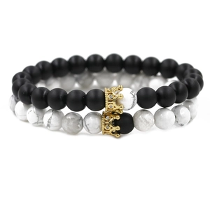 Bracelet couronne pour couple avec perles en lave noire et pierre de marbre blanc
