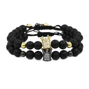 Set de bracelets en perles avec couronnes en zircon micro-pavé en noir mat et doré