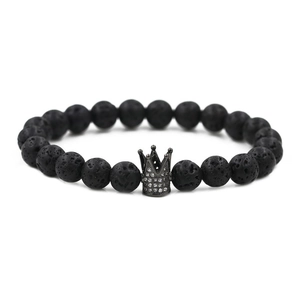 Bracelet pour hommes en pierre de lave noire 8mm avec un charme de couronne en zircon pavé