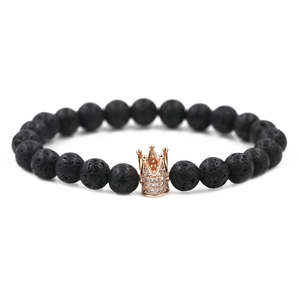 Bracelet de perles en lave noire 8mm avec couronne en or rose sertie de zircons fins