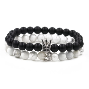 Kronen-Armband Set mit matten schwarzen Perlen und weißen Marmorsteinen für Paare