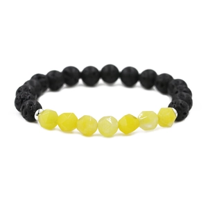 Détail de perles d'oeil de tigre facettées et pierre de lave sur bracelet stretch mixte