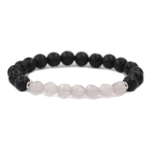 Détail de quartz rose facetté et pierres de lave noires sur bracelet élastique