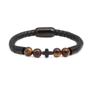 Bracelet pour homme en cuir tressé noir avec perles oeil de tigre, croix et fermoir magnétique