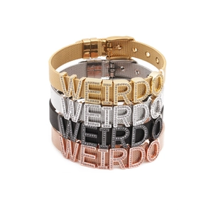 Milanese Mesh-Armbänder in Gold, Silber, Schwarz und Roségold mit WEIRDO-Strassbuchstaben