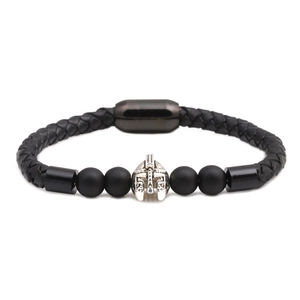 Herren Armband aus schwarzem Leder mit silbernem Sparta Helm und matten Perlen