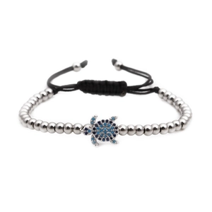 Bracelet en perles d'argent avec charm tortue serti de zircons aux dégradés de bleu