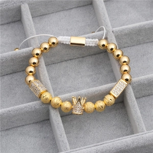 Bracciale da uomo con perline dorate, corona di zirconi e cordino intrecciato regolabile
