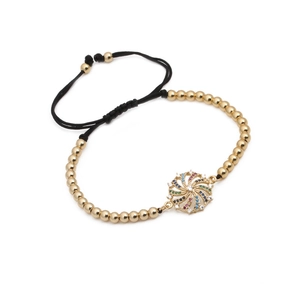 Bracciale a sfere dorate con ciondolo CZ colorato e cordino regolabile dal design moderno