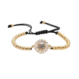 Bracciale intrecciato regolabile con perline dorate e ciondolo floreale in zircone colorato
