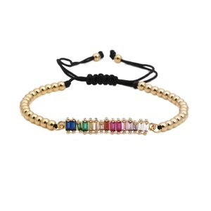 Bracciale intrecciato regolabile con cristalli colorati e perline d'oro su cordino nero