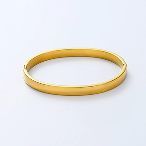 Macro detail of the 6mm gold-plated titanium steel bangle with polished curved surface
