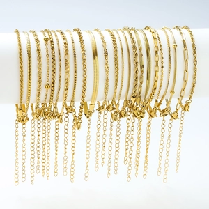 Collection de bracelets en acier inoxydable plaqué or 18 carats aux styles variés