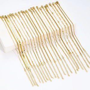 Collection de bracelets minimalistes en acier inoxydable plaqué or 18k avec fermoir