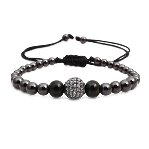 Bracelet ajustable en perles de pierre noire mate et zircons gris, tressé à la main, neutre