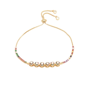 Détail d'un bracelet doré ajustable orné de fleurs de tournesol et de zircons multicolores