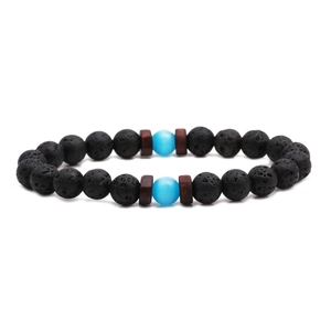 Unisex Perlenarmband aus schwarzem Lavastein mit himmelblauen Katzenaugensteinen auf Weiß