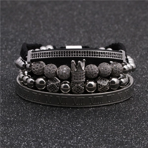 Detailliertes Herren Armbandset mit Kronenanhänger und Armreif mit römischen Ziffern in Gunmetal