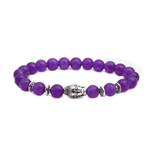 Détail du bracelet en perles d'améthyste avec tête de Bouddha en argent et perles ciselées