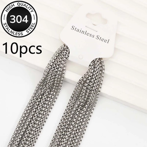 Detailopname van set van 10 stuks 304 roestvrijstalen kettingen op sieradenkaarten