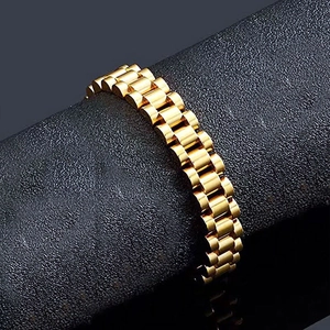 Bracelet à maillons de montre en acier inoxydable doré avec finition polie et minimaliste