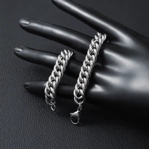 Elegantes kubanisches Gliederkettenarmband aus Edelstahl mit Karabinerverschluss
