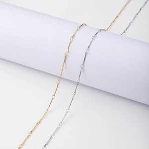 Minimalistische Halskette aus 18k Gold und Silber poliertem Edelstahl in Stabform
