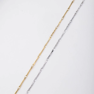 Détail de colliers à maillons torsadés en or et argent en acier inoxydable 18 carats