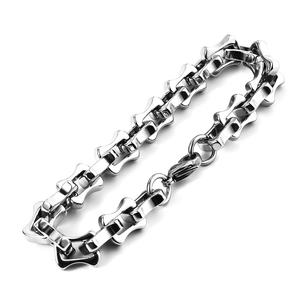 Herrenarmband aus Titanstahl mit Punk-Zahnrad-Kiel-Design und sicherem Karabiner
