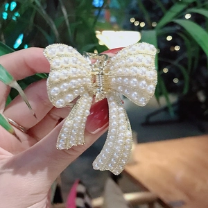 Elegante pinza per capelli coreana in metallo dorato con perle e design a fiocco