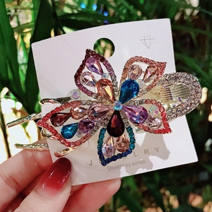 Pinza per capelli a farfalla con strass colorati su cartoncino per gioielli