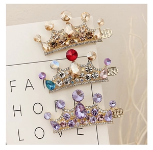 Dettagli di fermagli per capelli a corona con strass colorati e base in lega