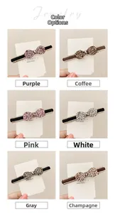Vue détaillée de six couleurs de barrettes à strass en violet, rose, gris et champagne