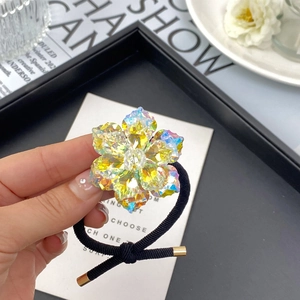 Élastique à cheveux noir avec décoration de fleur en cristal lotus scintillant