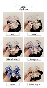 Dettaglio degli elastici in velluto con farfalle di strass in sei colori