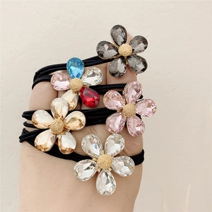 Set di cinque elastici per capelli a fiore in cristallo con strass lucidi e nastro nero