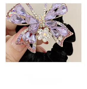 Macro di elastico per capelli a farfalla con cristalli viola, strass e velluto