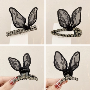 Barrette oreilles de lapin en dentelle avec strass brillants, présentation du produit en 4 vues
