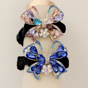 Elastici per capelli in velluto con farfalla di cristallo e accenti floreali di strass