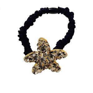 Chouchou élastique noir avec un grand accessoire pour cheveux en strass forme étoile