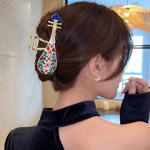 Elegant Chinese style golden pipa hair claw clip with enamel flowers and pearl earrings