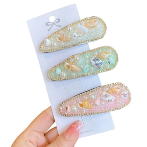 Set di tre fermagli per capelli bohémien con conchiglie, perle e strass in colori pastello