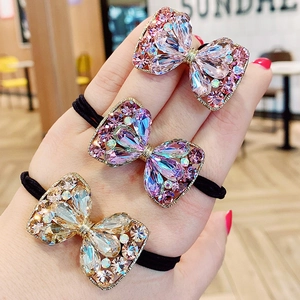 Lot de trois chouchous élégants avec nœuds en cristal rose, violet et champagne