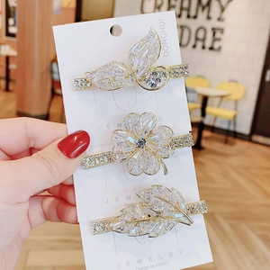 Dreiteiliges goldenes Haarklammer-Set mit funkelnden Blatt-, Schmetterlings- und Blumenzirkonia