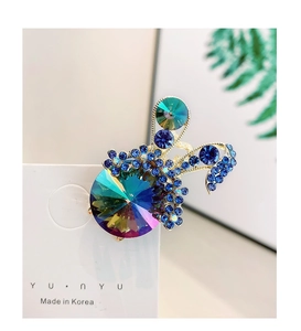 Detail of bunny crystal hair claw with iridescent main stone and blue rhinestone inlay