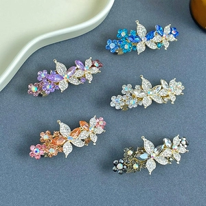 Barrettes à cheveux élégantes avec strass fleurs en cinq couleurs sur fond gris