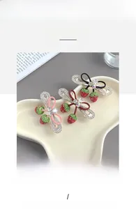 Détails des pinces à cheveux fraise avec strass et nœuds en ruban de couleurs variées